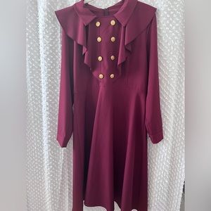 Very pretty dress , i am 5.9 and it barely reaches my knee, just for the ref